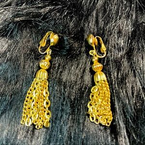 Vintage 50s/60s style clip on earrings